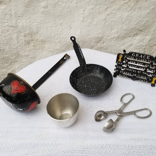 CHOICE LOT Colonial Pewter Cup, Grace Napkin Holder, Toleware Ladle Graniteware Enamelware One Egg Skillet Aluminum Melon Ball Scoop Scissor