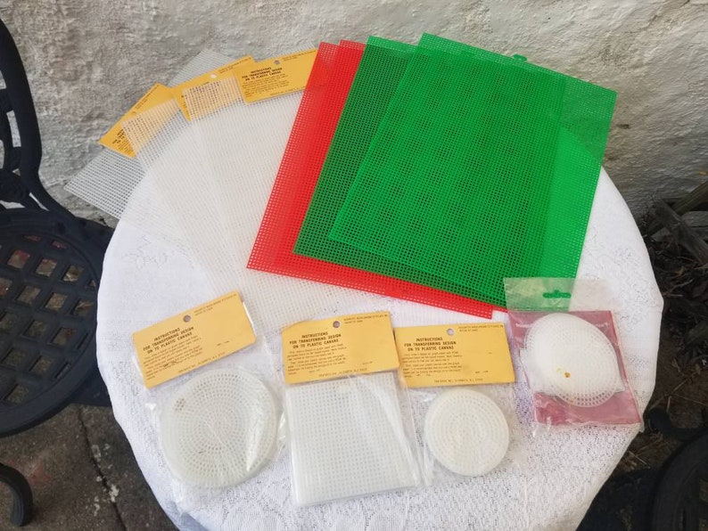 Mesh Plastic Canvas for Needlepoint Supplies Round - Etsy Denmark