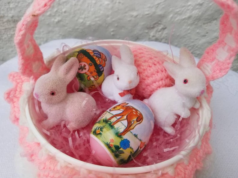 1 Pink Crochet Egg 2 Plastic Easter Eggs Vintage White and Pink Crochet Easter Bunny Basket with 3 Felt Easter Bunny Rabbit Picks Grass