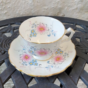 Aynsley England bone china teacup and saucer, Pink and Blue Flowers, Floral Design, Gold trim, Scalloped Wavy Edge