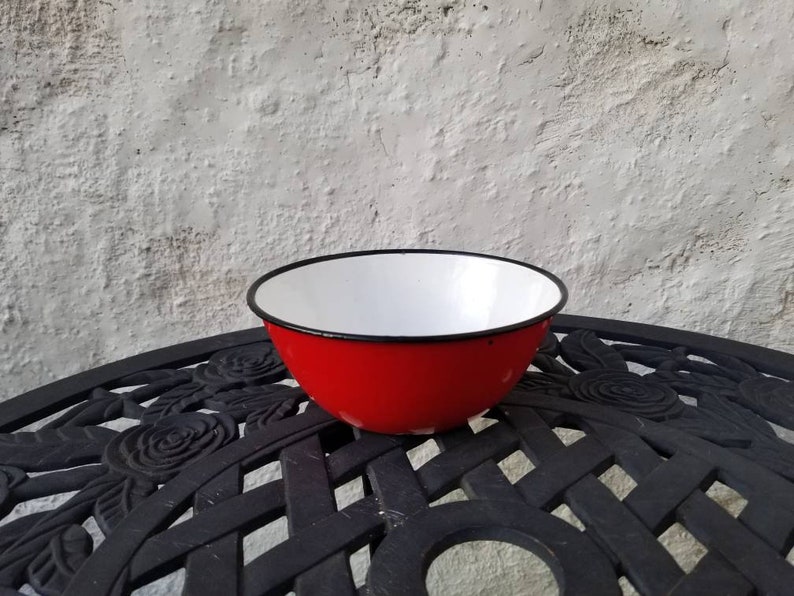 Vintage Red Small Enamel Bowl CHOICE OF: Enamel Saucepan Pot /& Black Enamelware or Small Enamel Ware Flat Frying PanSaucepan White