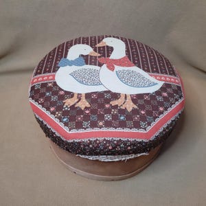 Country Geese Ducks Quilted Fabric Lidded Wooden Round Sewing Storage Box Grandmacore Cottagecore Seymour Woodenware USA
