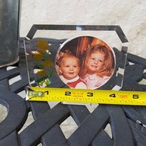 Daisy Picture Frame, Vintage Small Clear Beveled Plastic Floating Photo Picture Holder, Tabletop Frame, Press Out Round Disk