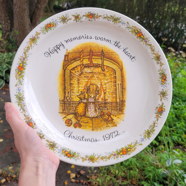 Happy Memories Warm The Heart, Holly Hobbie Commemorative Plate, Christmas 1972, Porcelain Decorative, American Greetings Corp.