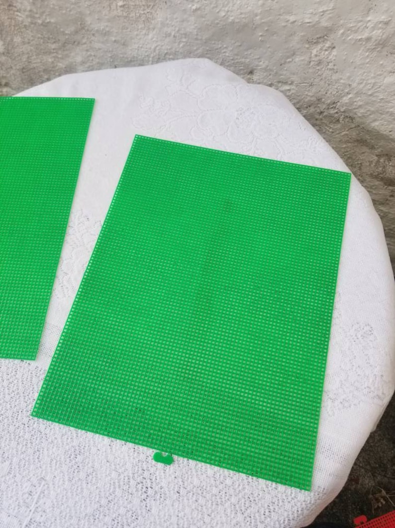 Mesh Plastic Canvas for Needlepoint Supplies Round - Etsy Denmark