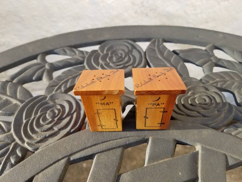 Miniature Wooden Outhouse Salt And Pepper Shakers Ma And Pa Travel Souvenirs Rehoboth Beach Delaware
