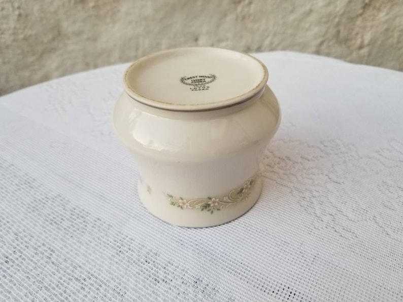 Cream Colored Lotus Pattern Made in Japan Flowers Lidded Sugar Holder Crest Wood Ivory China Sugar Bowl with Lid Floral Porcelain