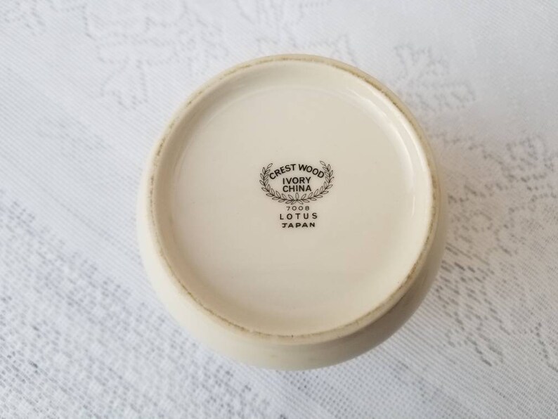 Cream Colored Lotus Pattern Made in Japan Flowers Lidded Sugar Holder Crest Wood Ivory China Sugar Bowl with Lid Floral Porcelain