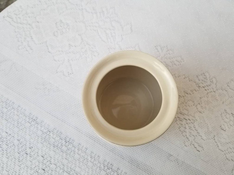 Cream Colored Lotus Pattern Made in Japan Flowers Lidded Sugar Holder Crest Wood Ivory China Sugar Bowl with Lid Floral Porcelain
