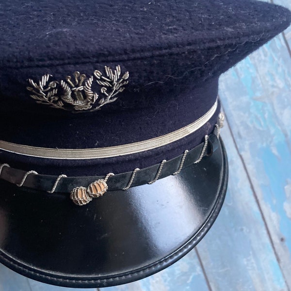 militaria vintage, casquette à visière, chapeau d'uniforme militaire, casquette à visière militaire classique, accessoire de film militaire