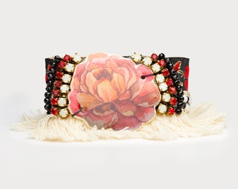 Floral armbanden, Bohemian Glam, Boho Luxe, Rose manchet armband, hippie chique sieraden, rode bloem verklaring armband, Fringe kwast Hippie