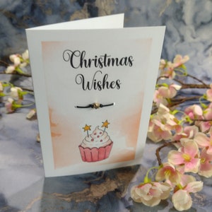 Weihnachtskarte mit Weihnachts-Cupcake. Grußkarte mit Wunscharmband, Frohe Weihnachten, Frohe Weihnachten