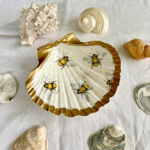 NEW Decoupaged Scallop Shell, Flying Bumble Bees, Trinket Dish, Decorative Art Shells, Jewellery Dishes, Mothers Day / Birthday Gifts image 1