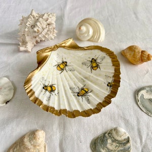 NEW Decoupaged Scallop Shell, Flying Bumble Bees, Trinket Dish, Decorative Art Shells, Jewellery Dishes, Mothers Day / Birthday Gifts image 3