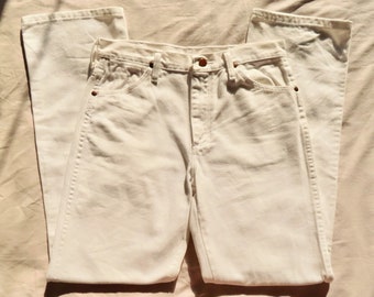 1980s White Jeans Wrangler Straight Leg Cotton Denim Midrise Western Cowgirl Wranglers size 31" waist / 38" hip / 10.5" rise / 30.5" inseam