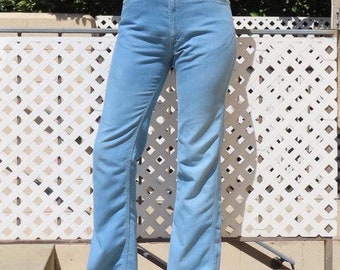 1970s Levi's Jeans Orange Tab Light Blue Midrise Straight Leg Broken In Men's Denim size 32" waist / 42" hip / 11.5" rise / 32.5" inseam