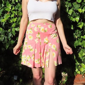 1990s Y2K Moschino Cheap and Chic Pink Pleated Skirt Yellow White Daisy Print Front Slit Schoolgirl Floral Flower size Medium - 30&quot; waist