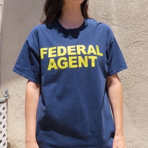 1990s FBI T-Shirt Federal Agent Navy Blue Yellow Government Agency Halloween Costume Tee size XL / 2X Extra Large - 47&quot; chest / 30&quot; length