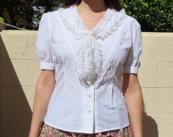 1980s Ruffle Top White Short Puff Sleeve Lace Ruffled Collar Pearl Button Romantic Shirt Femme Cottagecore Blouse size Medium - 38" bust