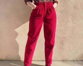 Pantalones de pana de cintura alta, color burdeos y rojo, de los años 80, con pernera cónica, talla M/L: cintura 80 cm, cadera 112 cm, tiro 35 cm, entrepierna 77 cm.