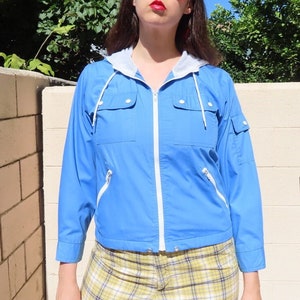 1970s Blue Windbreaker Hooded Zip Front Snap Chest Sleeve Patch Pocket Side Zipper Pocket Jacket Lightweight Coat size Medium - 40" chest