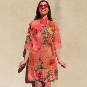 1960s Rose Robe Pink Coral Oversized Floral Print Half Sleeve Inner Tie Knee Length Dress size Small - 38&quot; chest / 36&quot; hip / 38.5&quot; length