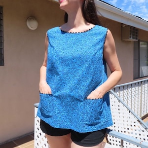 CLEARANCE SALE 1960s Floral Top Rickrack Trim Sleeveless Blue Black Patch Pocket A-Line Maternity Shirt size Small / Medium - 42&quot; bust