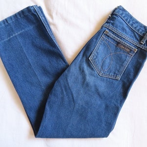 1980s Calvin Klein Jeans Medium Blue Wash High Waisted Pleated Straight Leg Cropped Denim size 29&quot; waist / 37&quot; hip / 11&quot; rise / 27.5&quot; inseam