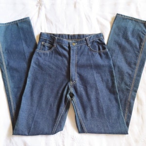 1990s Dark Denim Jeans Straight Leg High Waisted Cotton Blue Contract Stitching Fades size 27&quot; waist / 40&quot; hip / 11.5&quot; rise / 34&quot; inseam