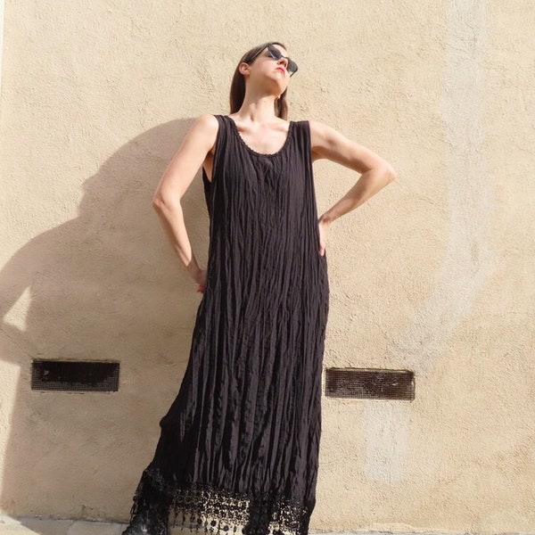 1990s Black Maxidress Plus Size Floral Trim Pleated Crinkle Rayon Tank Dress XXXL 3X Extra Large - 47-53" chest / 49-58" hip / 56" length