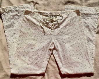 1970er Jahre Eyelet Pants Schnürhose Hiphuggers Lederkrawatte Flared Leg Größe XS / Small - 33&quot; sehr niedrige Taille / 36&quot; Hüfte / 7,5&quot; / 78,5&quot; Schrittlänge