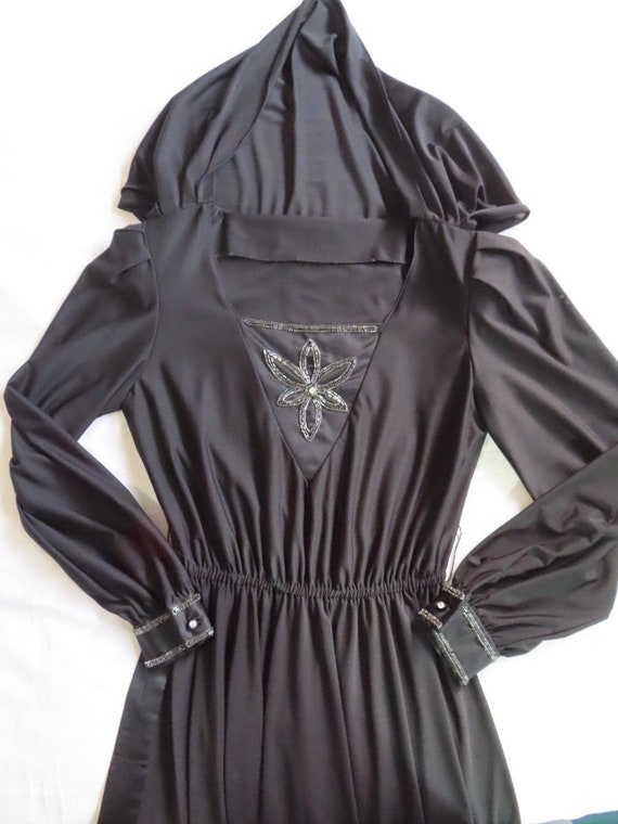 1980s Hooded Dress Black Beaded Flower Long Sleev… - image 10