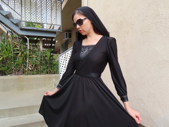 1980s Hooded Dress Black Beaded Flower Long Sleev… - image 5