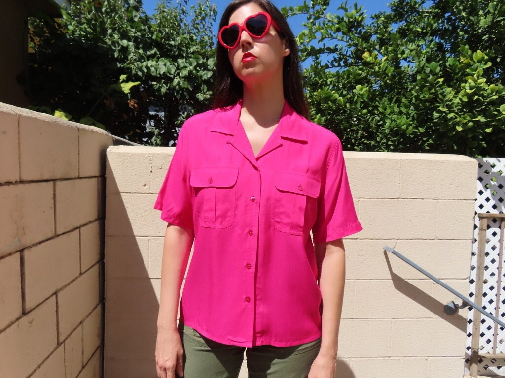 CLEARANCE SALE 1990s Pink Shirt Bright Fuchsia Loop Collar Short