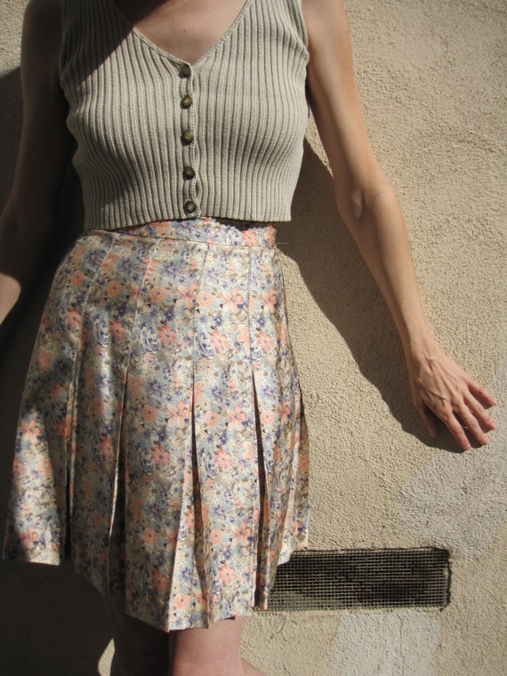 CLEARANCE SALE 1980s Floral Skirt 100% Silk Pleat… - image 3