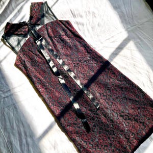 1960s Lace Dress Black Red Sleeveless Collared Floral Knee Length Cocktail size XXS / XS Extra Small - 31-33" chest / 35" hip / 38" length