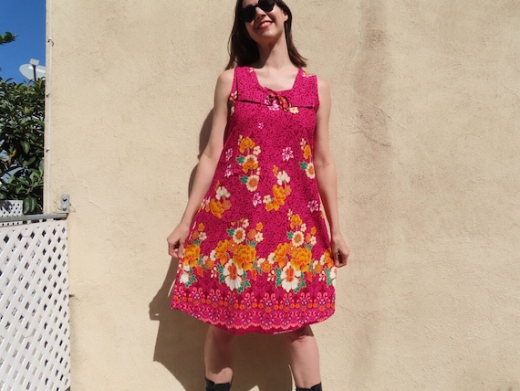 1960s Hawaiian Dress Fuchsia Pink Floral Print Sailor Collar Sleeveless Pocket Knee Length size Medium - 38" chest / 44" hip / 41" Length