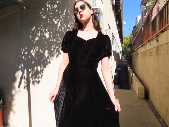 1930s Velvet Dress Black Sweetheart Ruched Bodice… - image 2