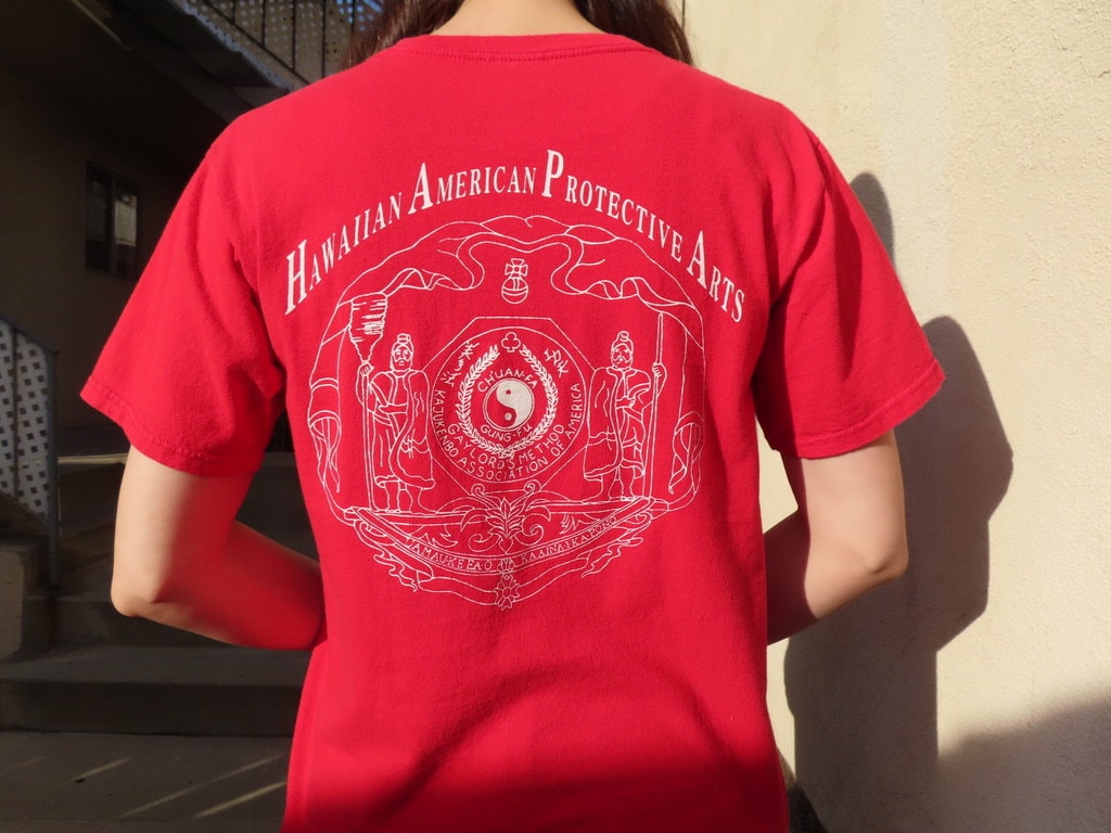 1990年代の格闘技Tシャツ、赤、ハワイ語、陰陽、防具、ゲイロードの