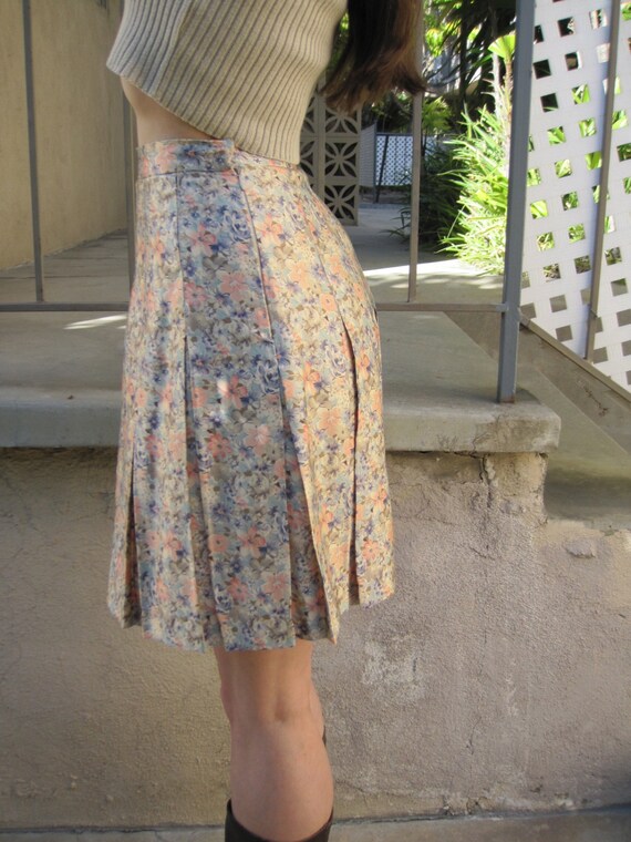 CLEARANCE SALE 1980s Floral Skirt 100% Silk Pleat… - image 2