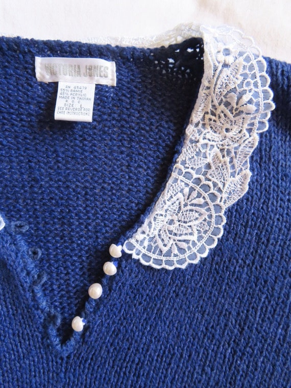 1980s Lace Collar Sweater Pearl Button Henley Nec… - image 9