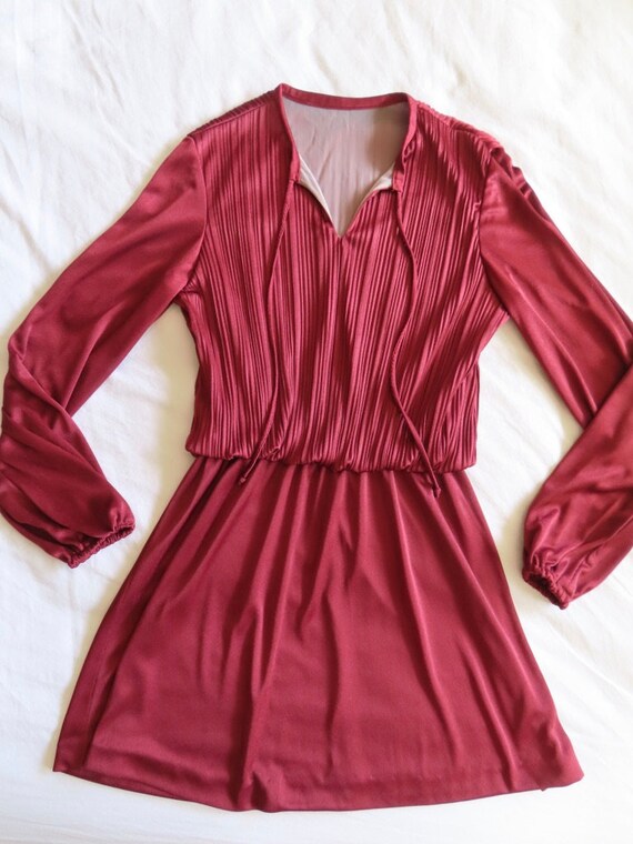 1980s Pleated Dress Rust Brick Red Long Flowy Sle… - image 7