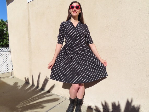 1980s Striped Dress Black White Diagonal Stripe S… - image 3