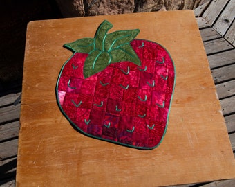 Strawberry PATTERN/ Quilted Summer Table Topper/ Easy-to-Follow/ Step-by-Step Instructions/ Included Templates/ Original shaped quilt art