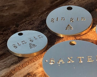 Etiqueta de identificación para mascotas de latón macizo de 2 mm de grosor estampada a mano: nombre personalizado para perro y gato, sin relleno