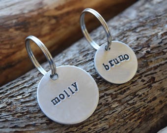 Etiqueta de identificación para mascotas de aluminio estampada a mano: Etiqueta personalizada para perros y gatos.