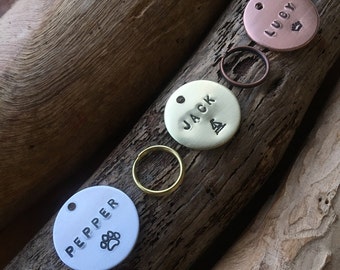 Placa de identificación para mascotas estampada a mano: placa de identificación personalizada de latón, cobre o aluminio.