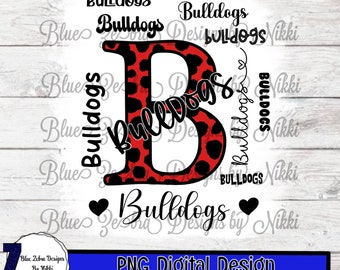 Op de afbeelding: Een rode en zwarte luipaardprint letter B met het woord "Bulldogs" eromheen geschreven. Het woord "Bulldogs" staat ook onder de letter B met twee zwarte harten aan weerszijden.
