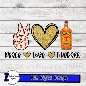 Pode incluir: Paz, amor e whisky de canela Fireball. Um design digital que apresenta um sinal de paz com um logotipo Fireball, um cora&ccedil;&atilde;o de purpurina dourada e uma garrafa de whisky Fireball.