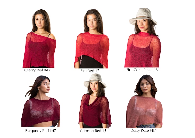 Op de afbeelding: Een collectie van zes lichtgewicht, semi-transparante gebreide poncho's in diverse tinten rood en roze, gelabeld als Cherry Red #42, Fire Red #7, Fire Coral Pink #116, Burgundy Red #47, Crimson Red #5 en Dusty Rose #117, gedragen over donkere tops.